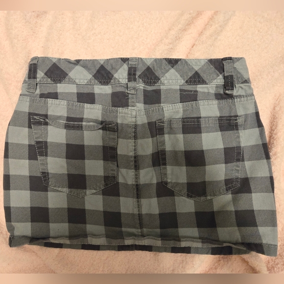 Miley Cyrus And Max Azria Juniors Mini Skirt Black and Gray Checkered Size 7 - Picture 2 of 4